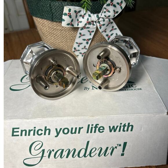 Grandeur 821439 Satin Nickel Georgetown Rosette w/Chambord Crystal Knob New - Picture 2 of 10